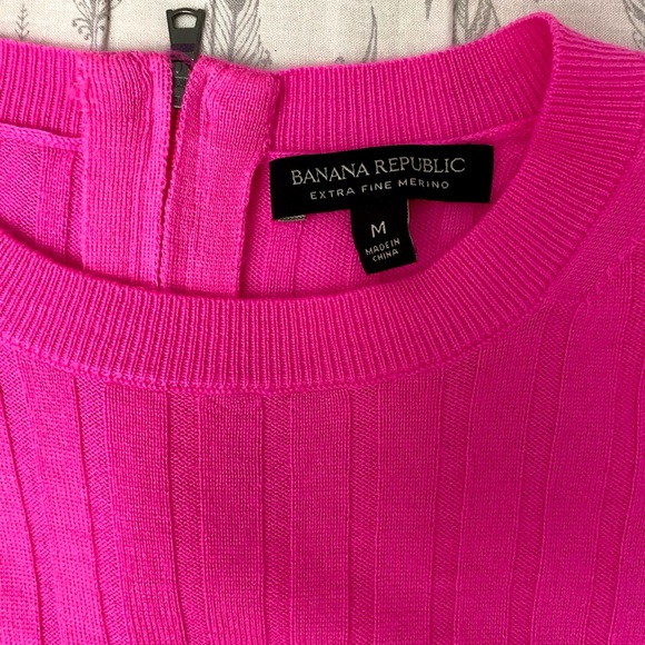 Banana Republic Fuchsia EXTRA FINE MERINO - Picture 2 of 3